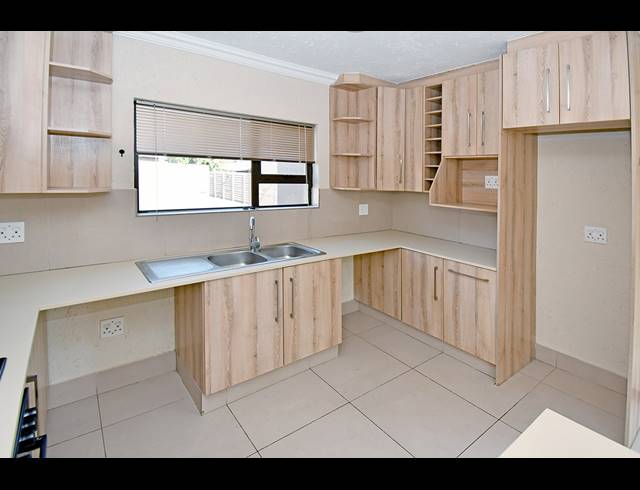 3 BEDROOM TOWNHOUSE TO LET IN LINDEN
